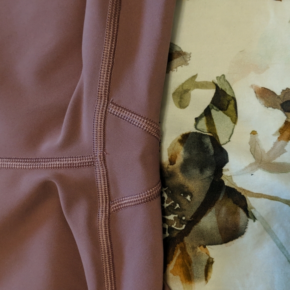 Lululemon crop tights - Picture 4 of 8